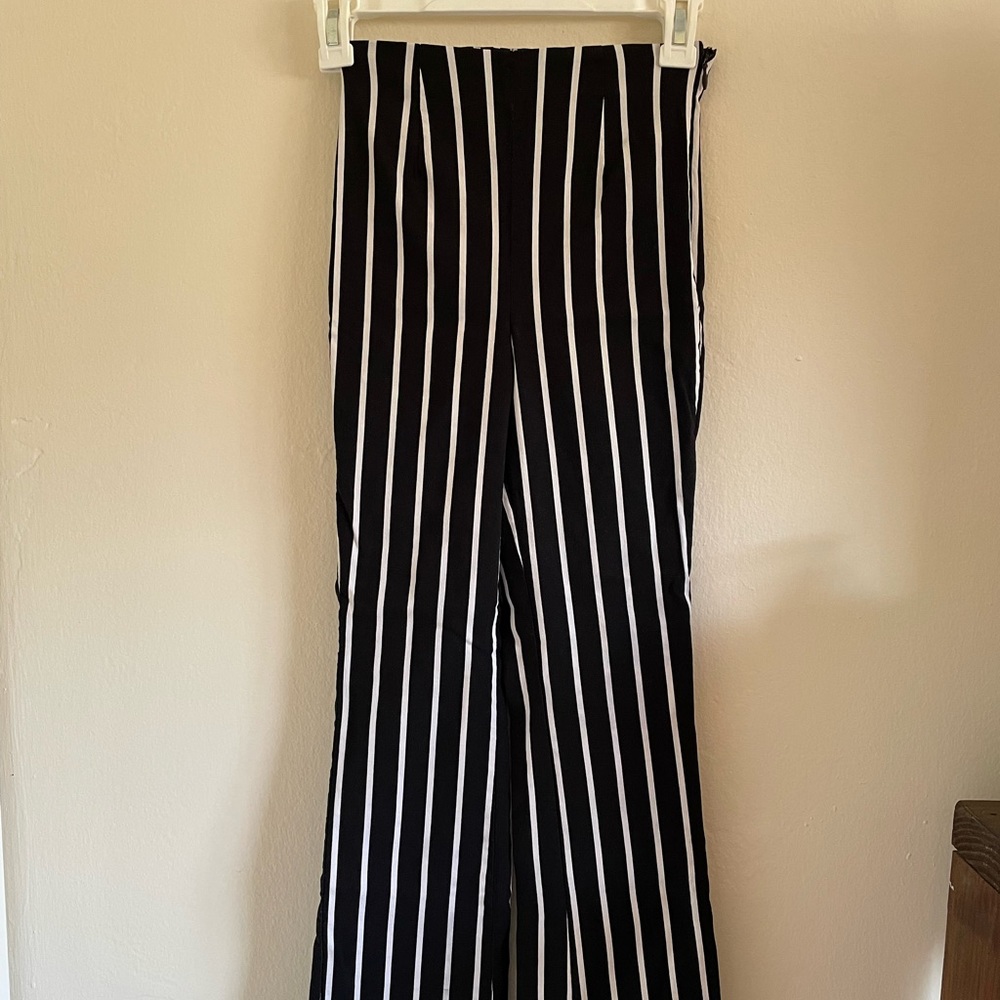 Striped pants (black and white)